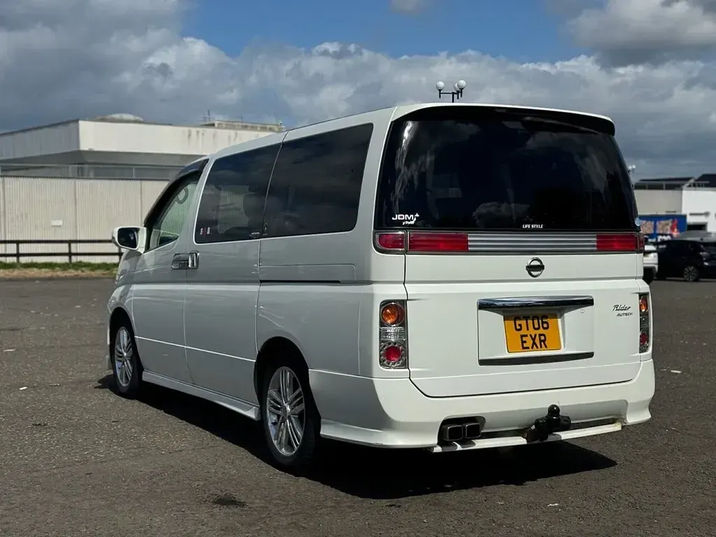 Used Nissan Elgrand 2017 White MPV