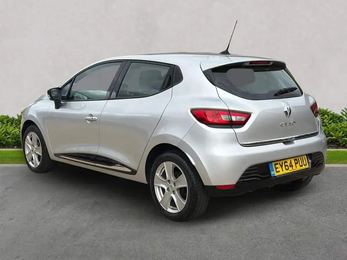Used Renault Clio Dynamique 75 HP (55 kW) 2014 Silver Hatchback
