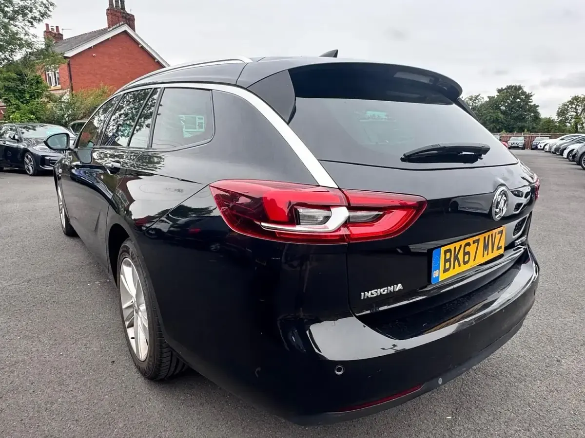 Used Vauxhall Insignia Elite 110 HP (80 kW) 2017 Black Estate