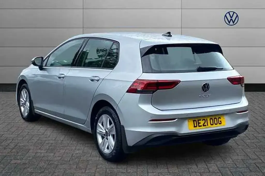 Begagnad VW Golf VIII 130 HK (95 kW) 2021