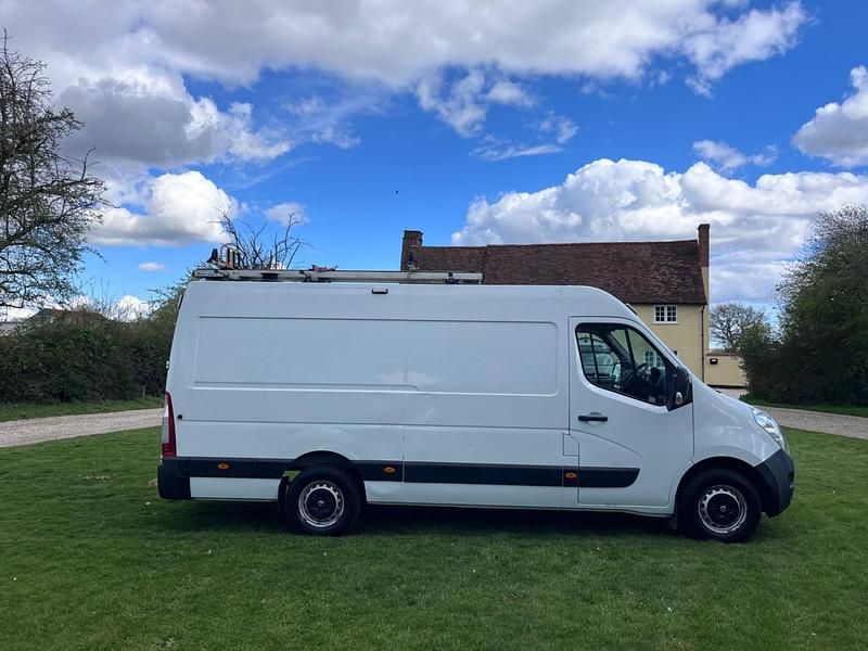 Used Vauxhall Movano 125 HP (91 kW) 2016 White MPV