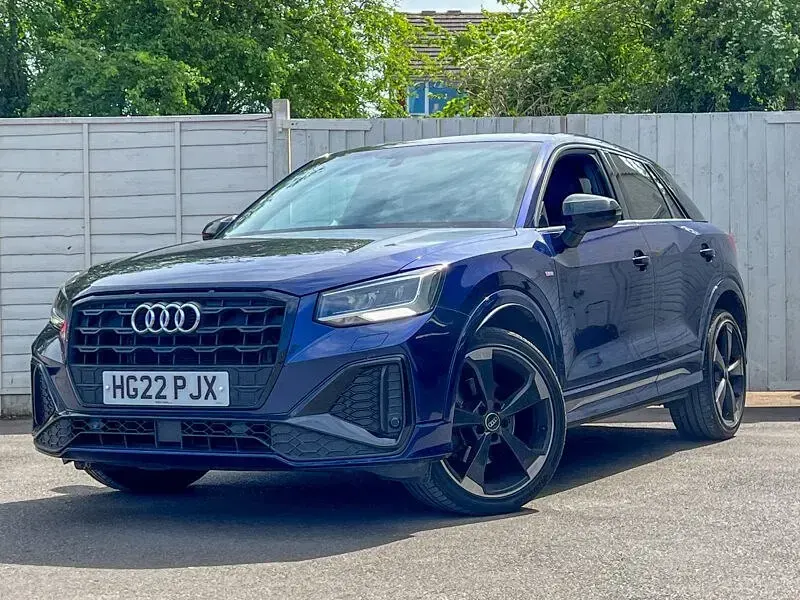Usado Audi Q2 Black Edition 150 CV (110 kW) 2022 Azul SUV