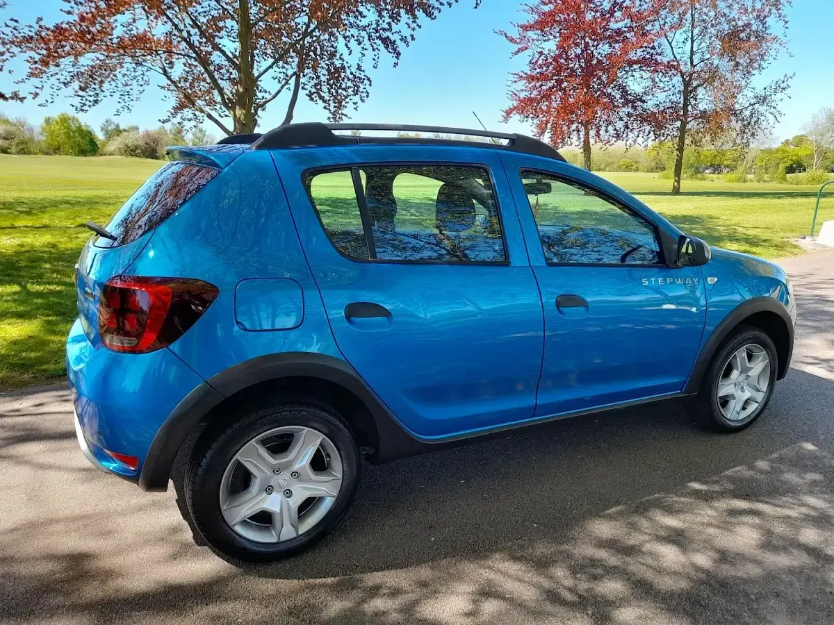 Used Dacia Sandero Lauréate 90 HP (66 kW) 2017 Blue Hatchback