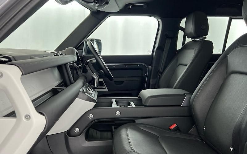 Used Land Rover Defender SE Dynamic 300 HP (220 kW) 2023 SUV