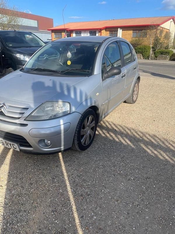 Usado Citroën C3 109 HP (80 kW) 2006 Prateado Citadino