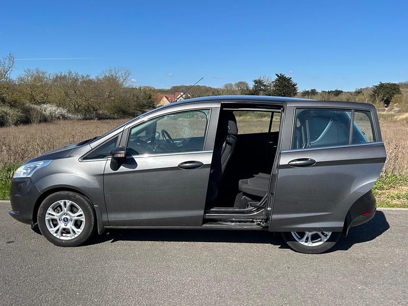 Used Ford B-MAX Zetec 90 HP (66 kW) 2017 Grey MPV