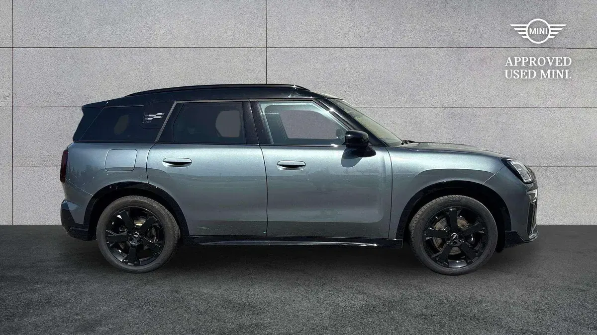 Used Mini Countryman 215 HP (158 kW) 2025 Green SUV