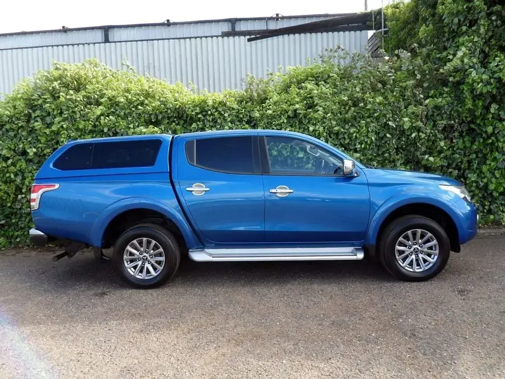 Używany Mitsubishi L200 181 KM (133 kW) 2018 Niebieski Pickup