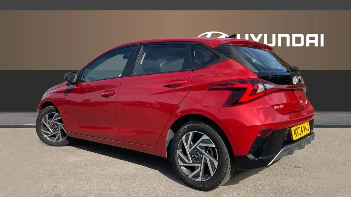 Used Hyundai i20 Advanced 100 HP (73 kW) 2024 Red Hatchback