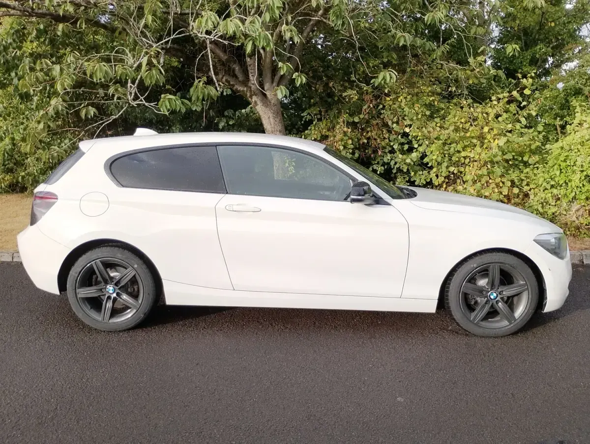 Used BMW 114 Sport Line 2013 White Hatchback