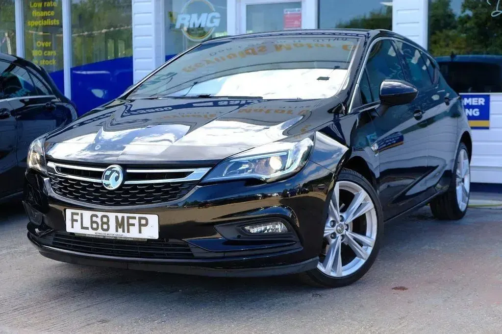 Second-hand Vauxhall Astra SRi 135 CP (99 kW) 2018 Negru Hatchback