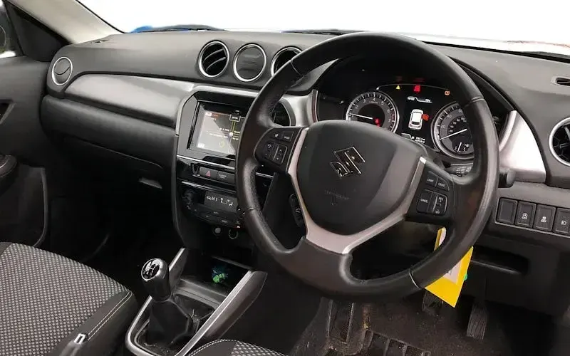 Used Suzuki Vitara SZ-T 112 HP (82 kW) 2018 White SUV