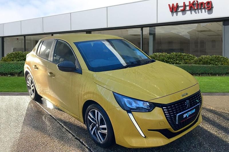 Used Peugeot 208 Active+ 75 HP (55 kW) 2023 Yellow Hatchback