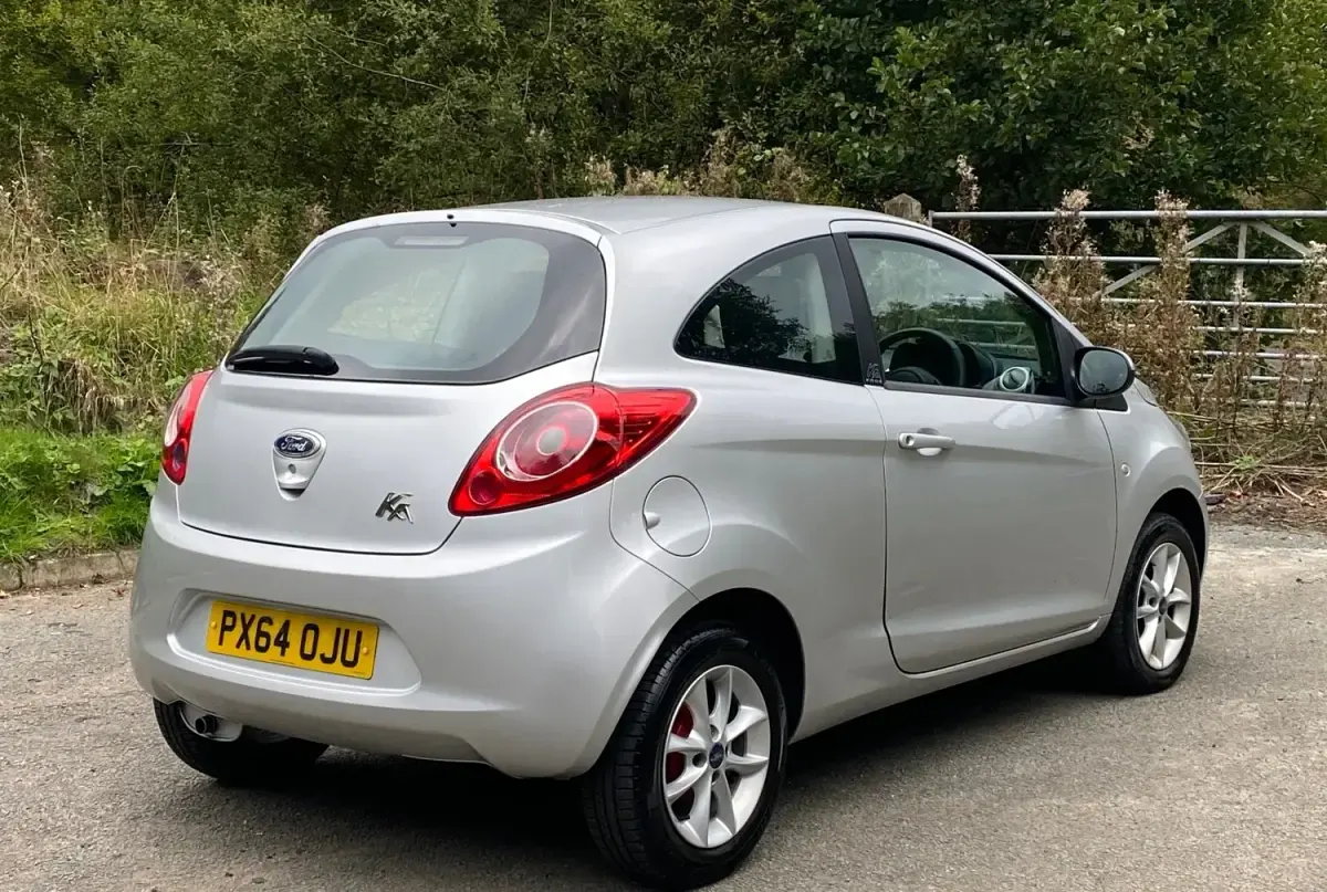 Usado Ford Ka 69 CV (50 kW) 2014 Plateado Utilitario