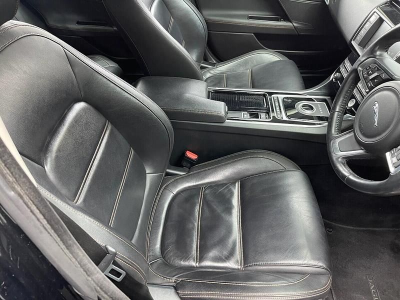 Used Jaguar XE Prestige 180 HP (132 kW) 2017 Black Sedan