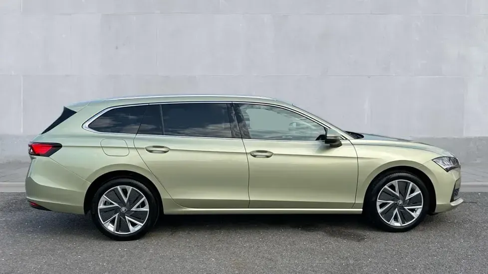 New Skoda Superb SE Technology 150 HP (110 kW) 2026 Ice tea yellow metallic Estate