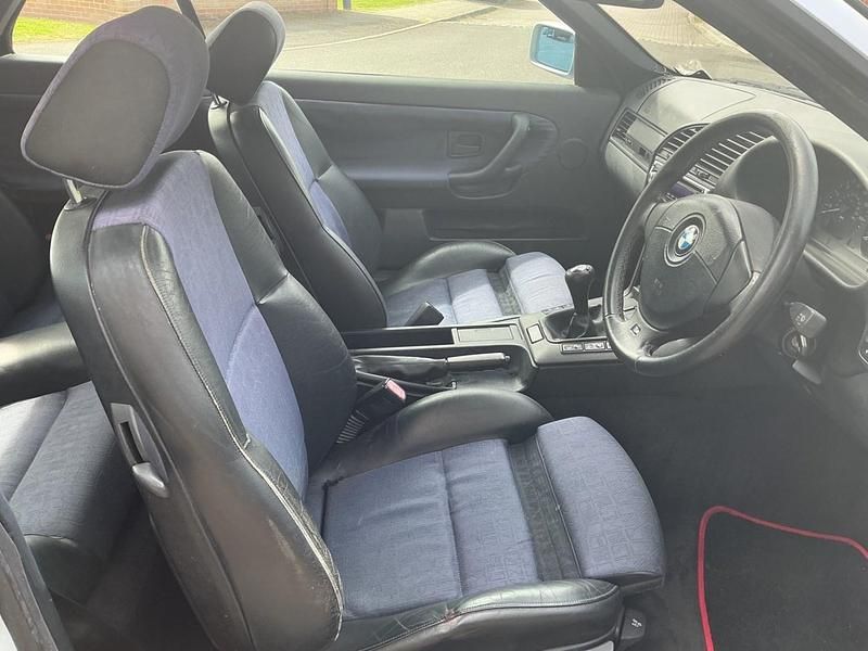 Usado BMW 323 Cabriolet 1999 Plateado Descapotable