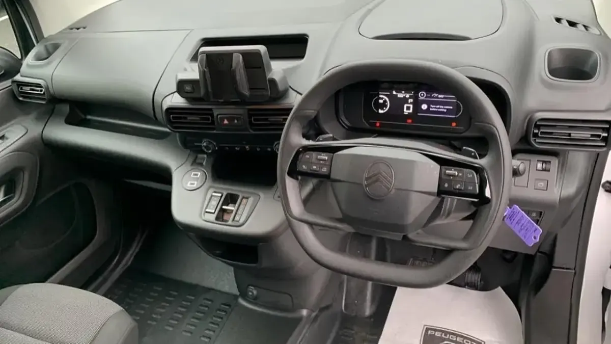 Usado Citroën Berlingo 129 HP (94 kW) 2025 Branco Monovolume