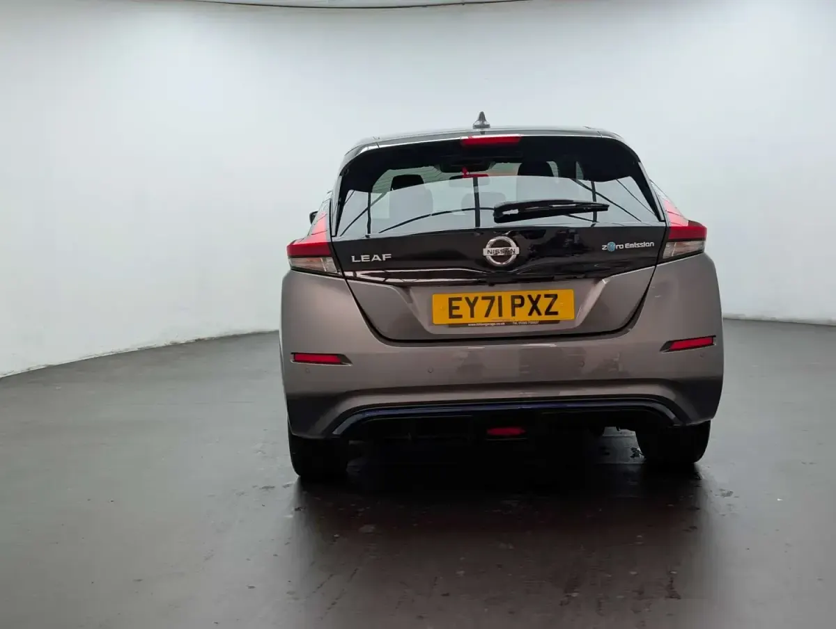 Gebraucht Nissan Leaf Tekna 50 kW (68 PS) 2021 Grau Kleinwagen