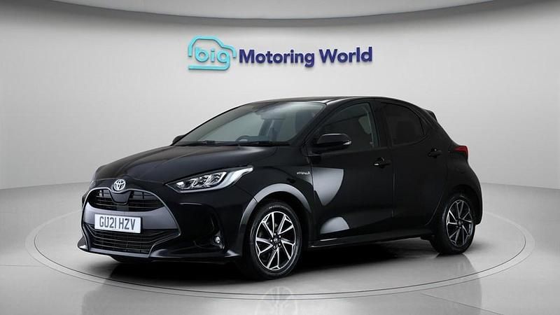 Used Toyota Yaris Hybrid Design 116 HP (85 kW) 2021 Black Hatchback