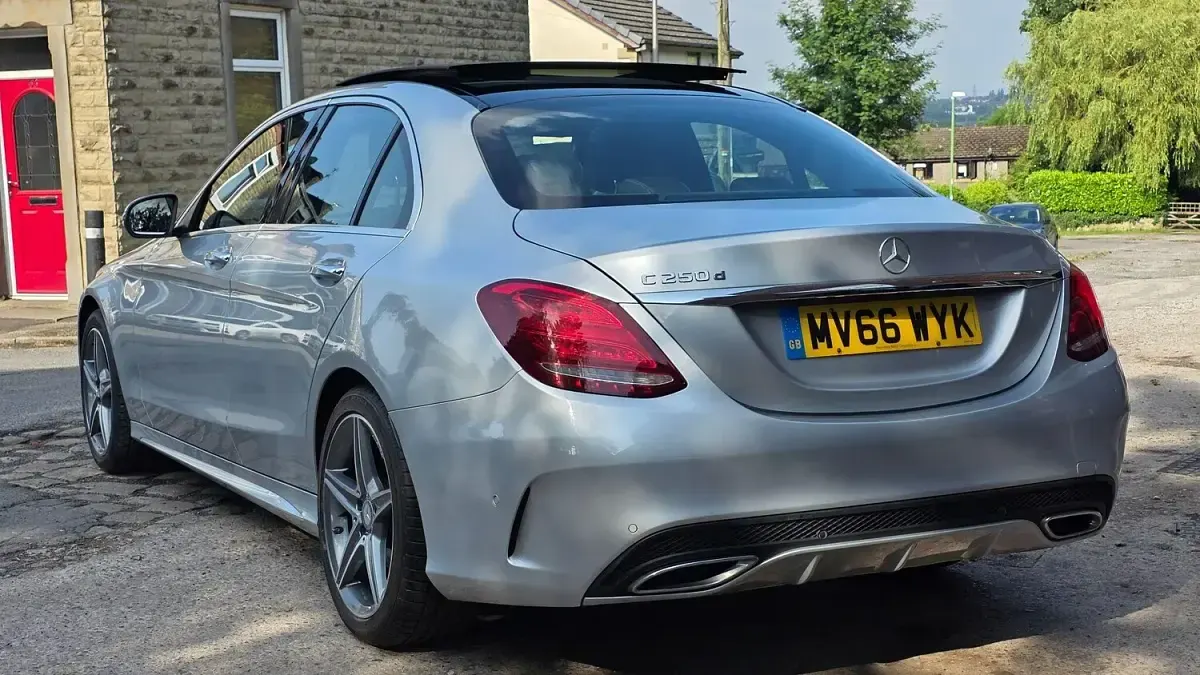 Used Mercedes C250 AMG Line Premium Plus 204 HP (150 kW) 2016 Silver Sedan