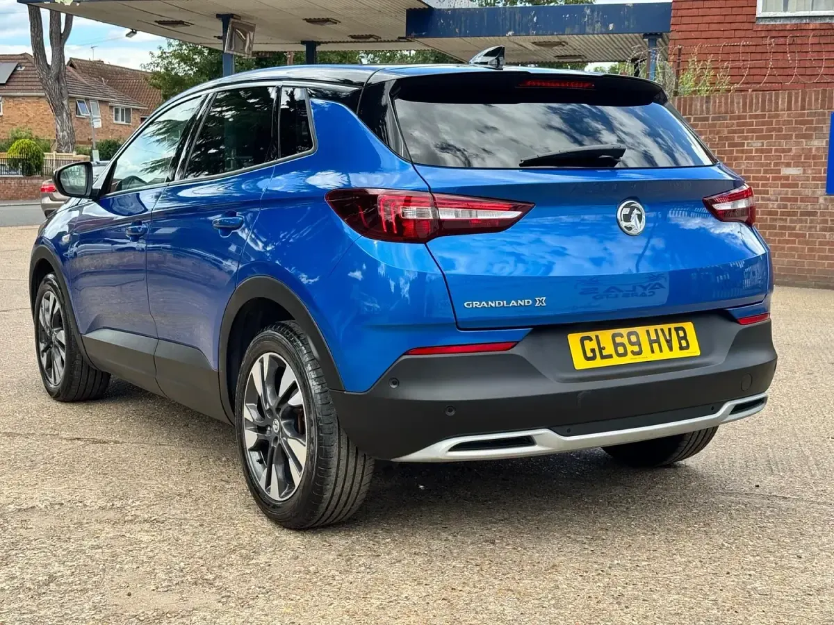 Used Vauxhall Grandland X SRi 130 HP (95 kW) 2019 Blue SUV