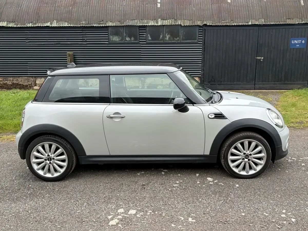 Usado Mini Cooper Hatch 2012 Plateado Utilitario