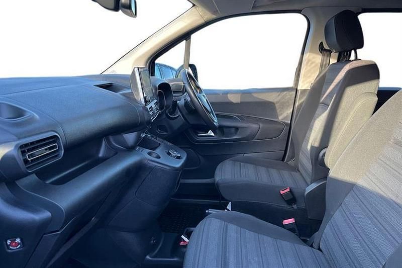 Used Vauxhall Combo Elite 130 HP (95 kW) 2021 Moonstone grey MPV