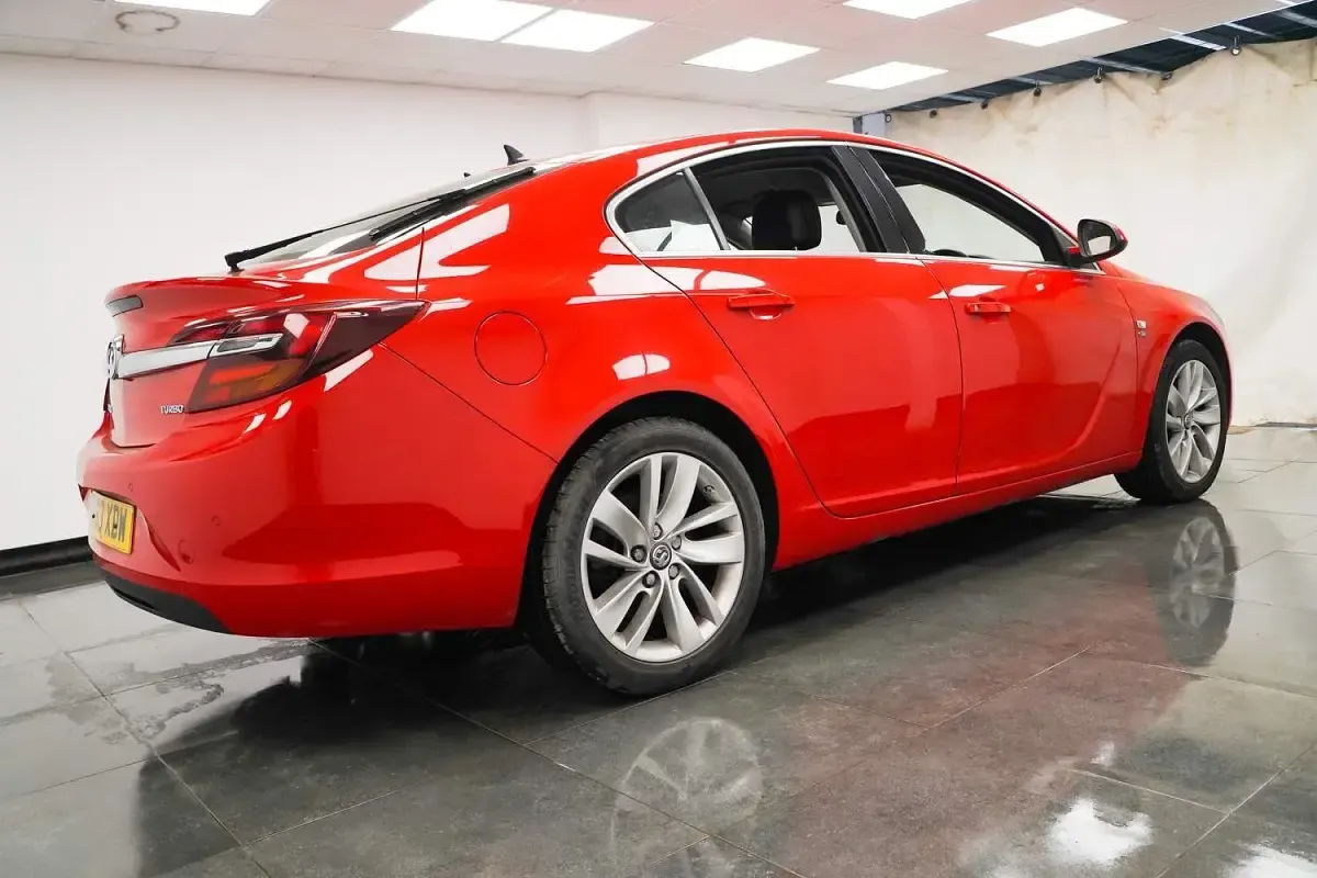 Used Vauxhall Insignia Elite 170 HP (125 kW) 2014 Red Hatchback