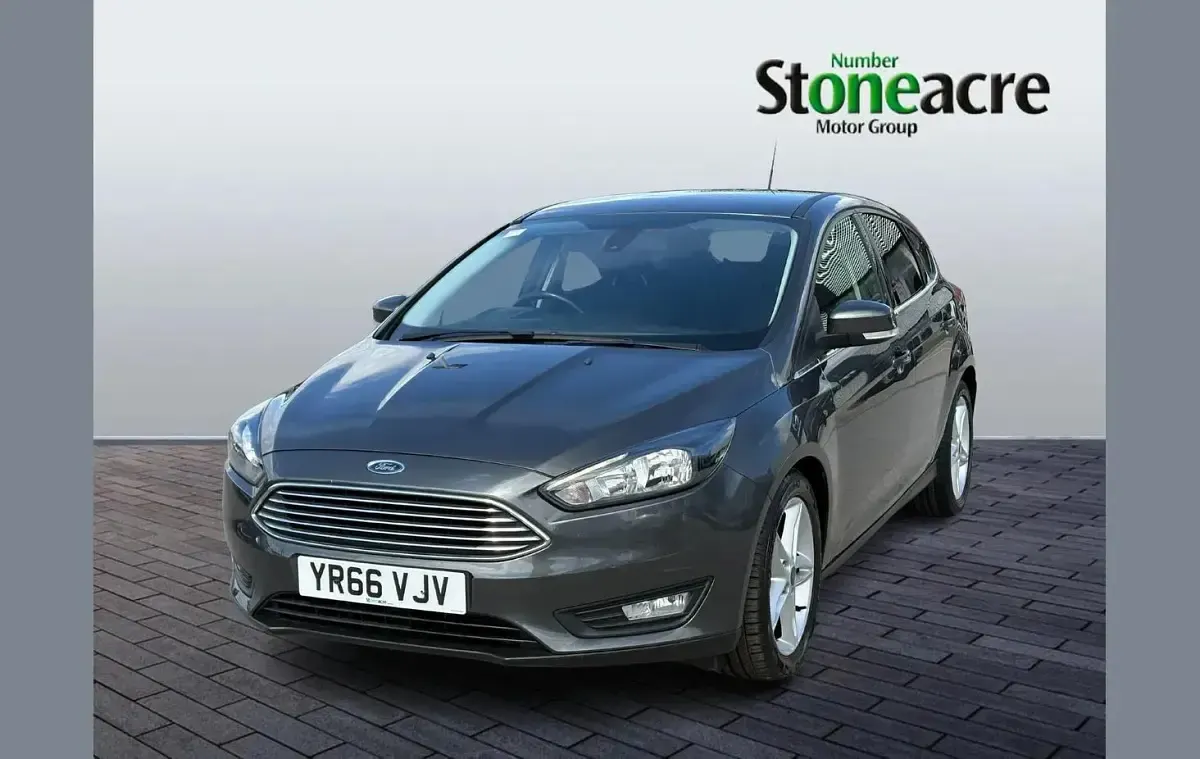 Used Ford Focus Zetec 123 HP (90 kW) 2016 Grey Hatchback