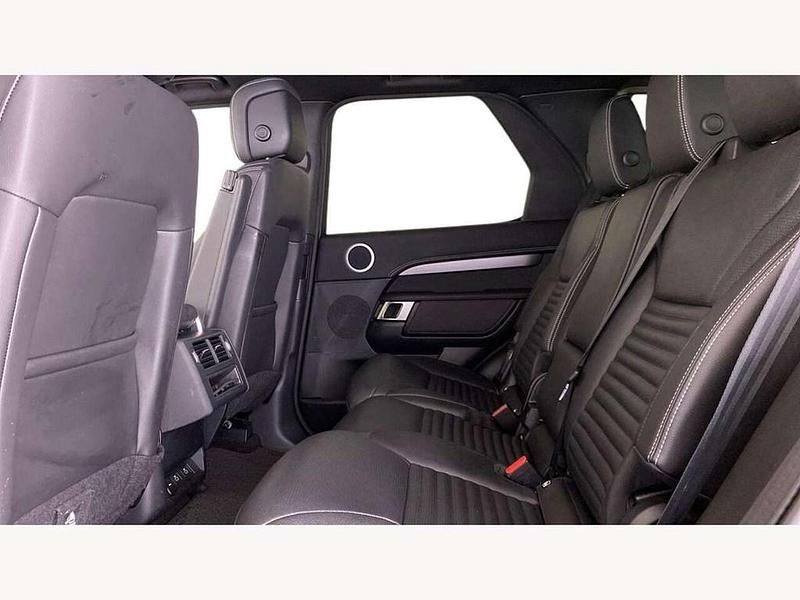 Usado Land Rover Discovery 5 SE Dynamic 350 HP (257 kW) 2025 Preto SUV
