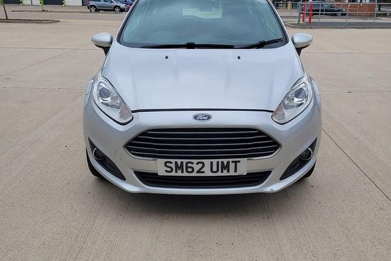 Silver Used 2013 Ford Fiesta Zetec Hatchback | £2,995 (Fair price) - Image 1/1