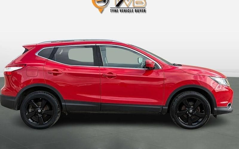 Used Nissan Qashqai N-Connecta 110 HP (80 kW) 2016 Red SUV