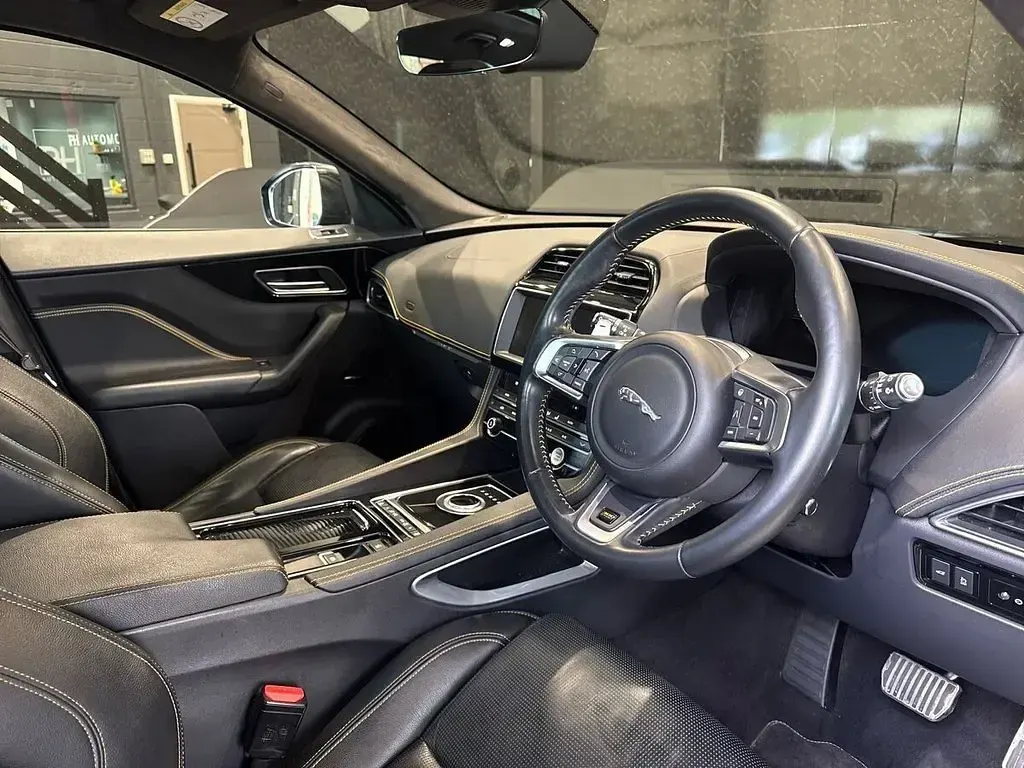 Used Jaguar F-Pace 300 HP (220 kW) 2020 Black SUV