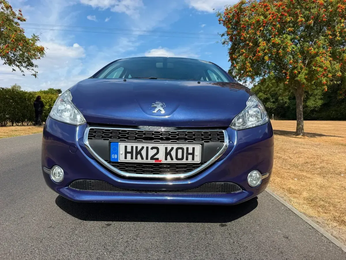 Used Peugeot 208 Active 95 HP (69 kW) 2012 Blue Hatchback