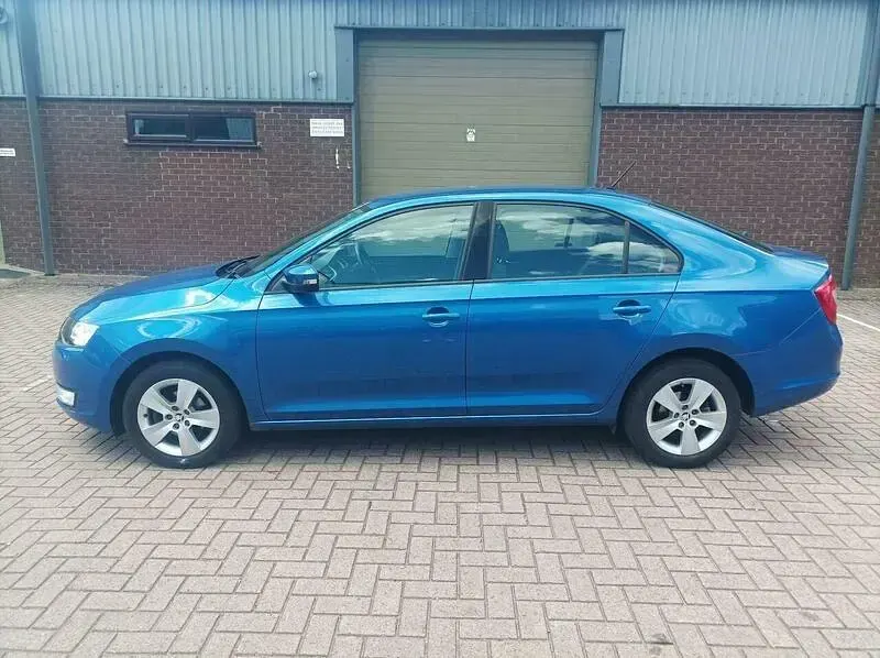 Used Skoda Rapid SE 90 HP (66 kW) 2016 Blue Hatchback