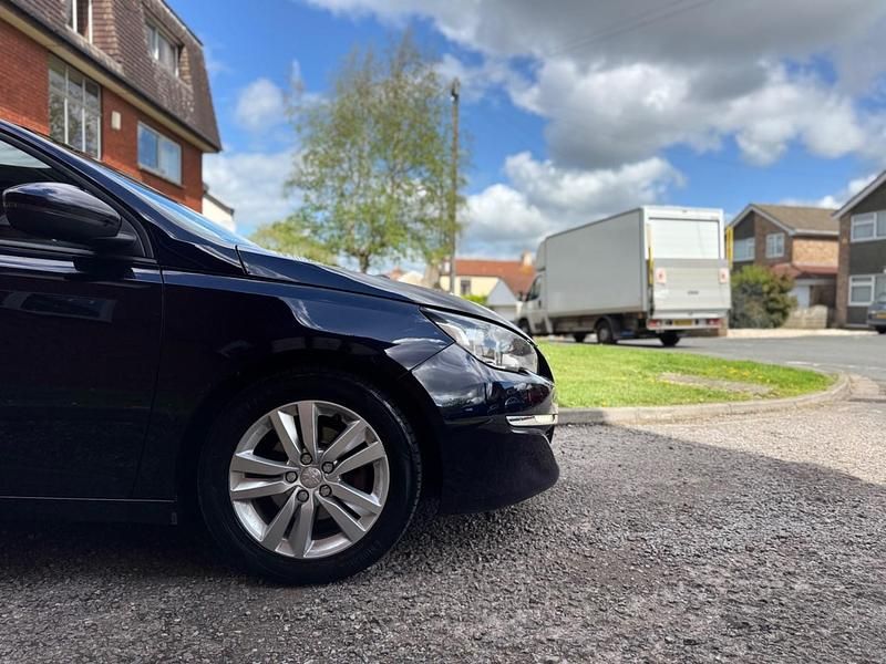 Second-hand Peugeot 308 Active 120 CP (88 kW) 2016 Albastru Hatchback