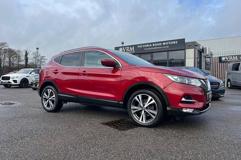 Used Nissan Qashqai N-Connecta 115 HP (84 kW) 2018 Red SUV