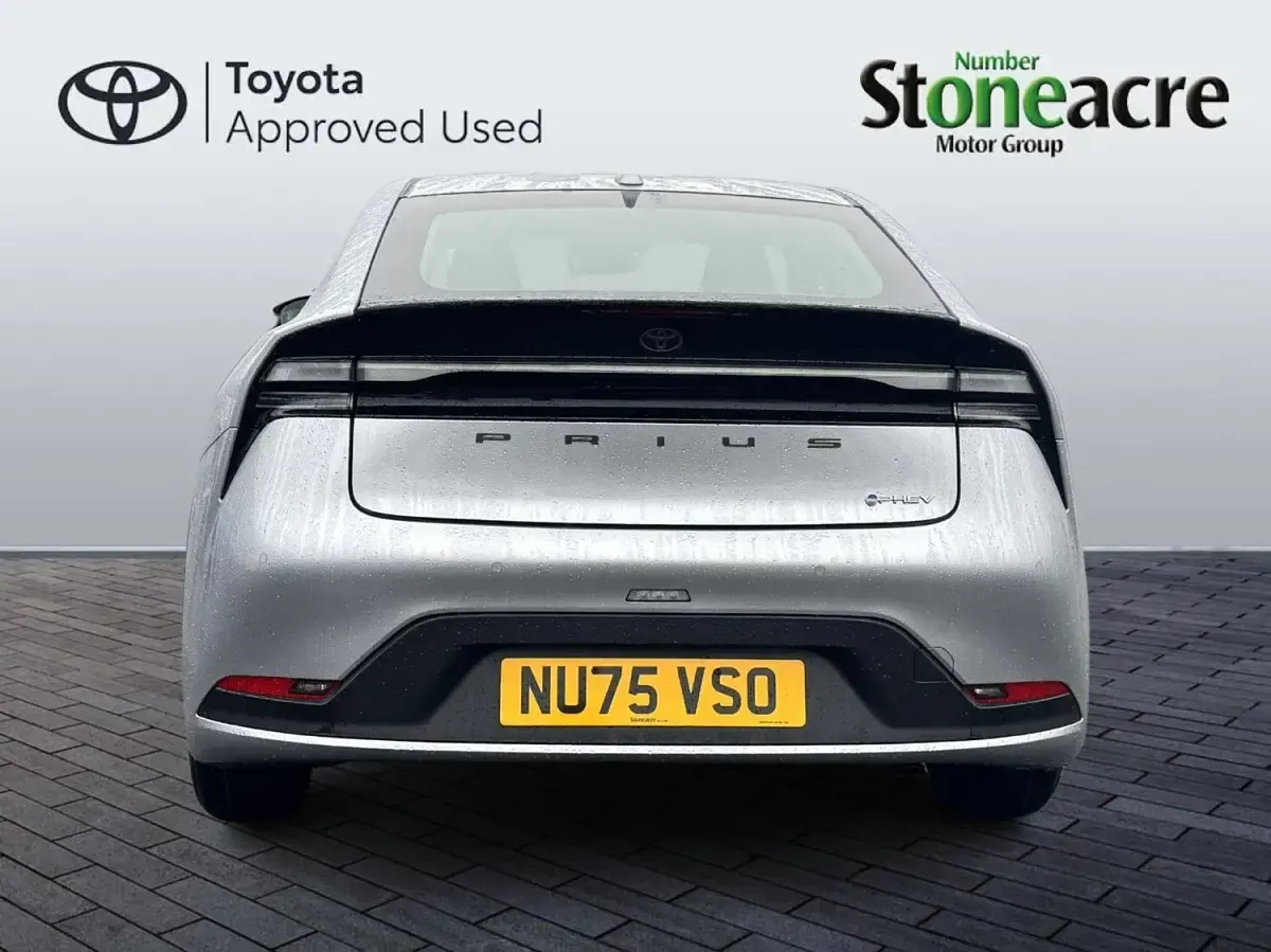 Used Toyota Prius Design 223 HP (164 kW) 2025 Silver Hatchback