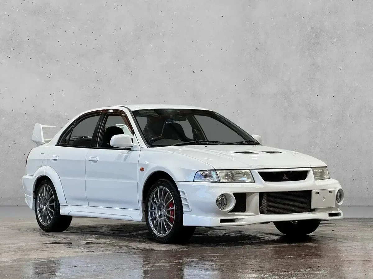 Used Mitsubishi Lancer 1999 White Sedan