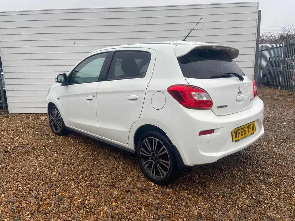 Used Mitsubishi Mirage 79 HP (58 kW) 2016 White Hatchback