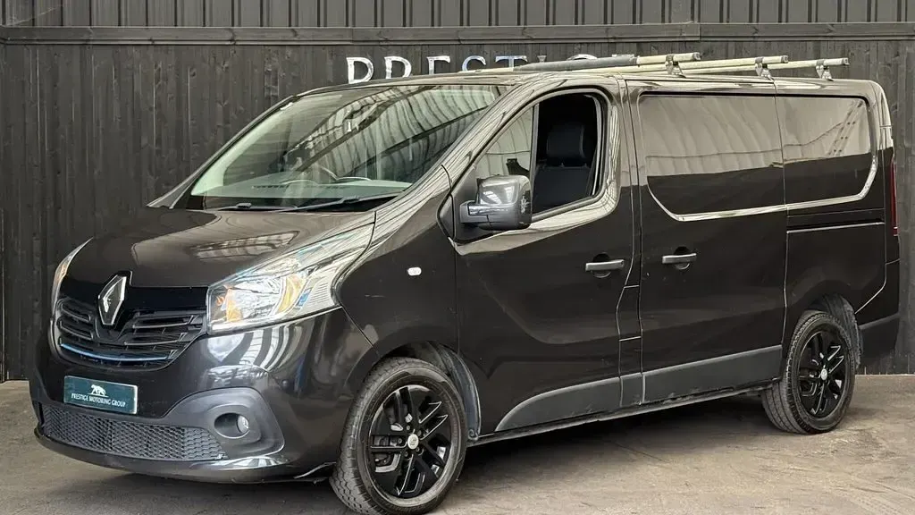 Used Renault Trafic 2018 Black MPV