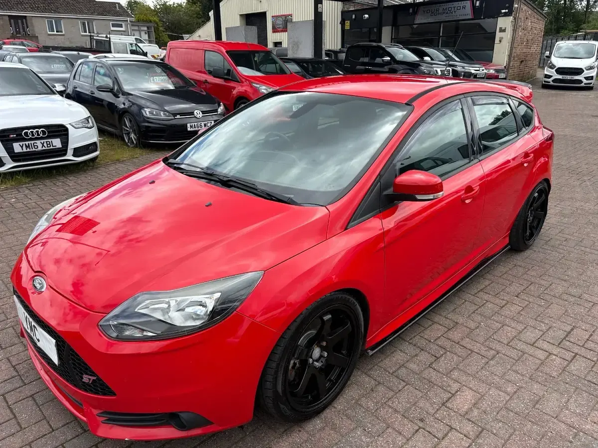 Used Ford Focus ST 250 HP (183 kW) 2013 Red Hatchback