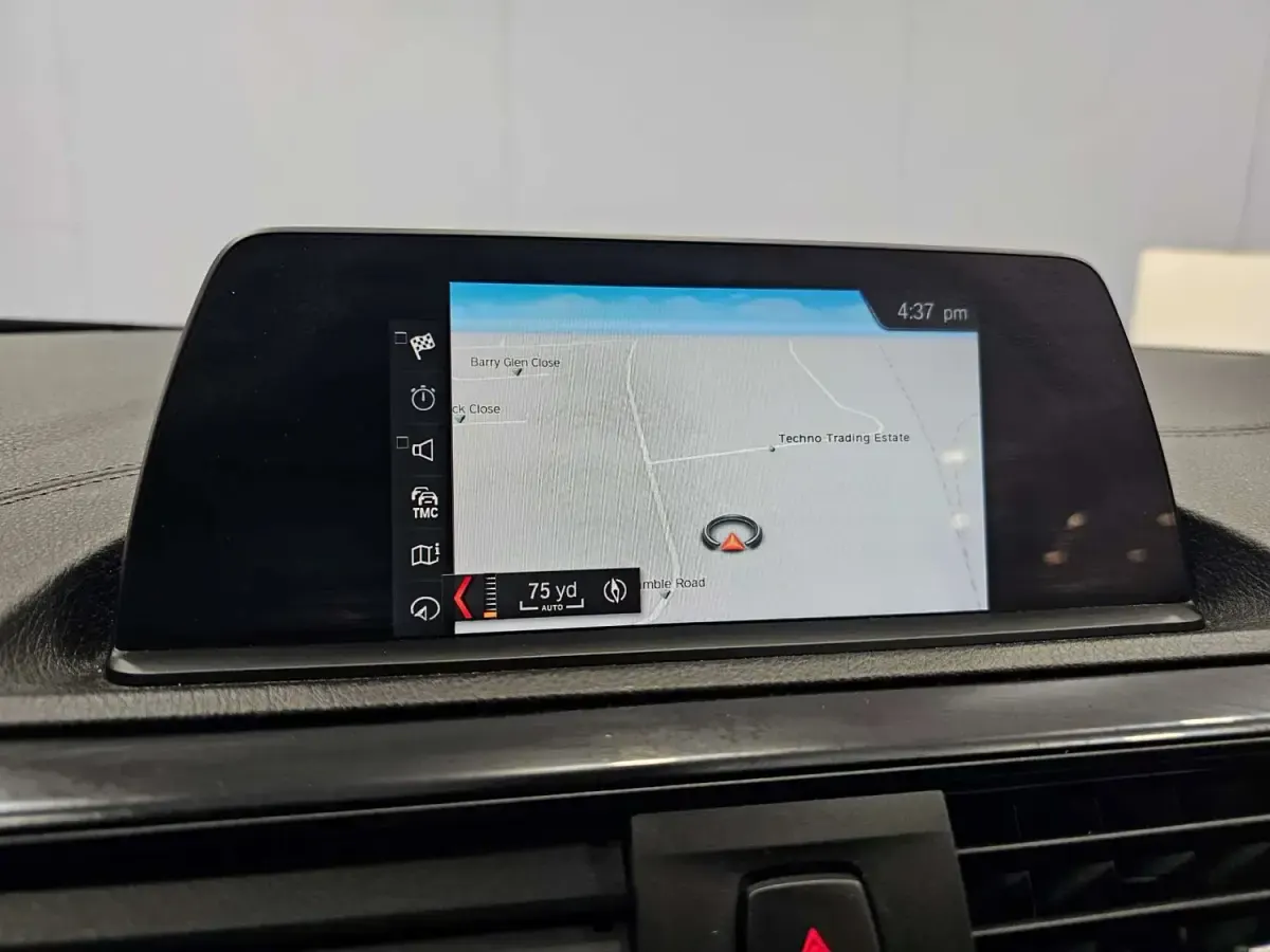 Usado BMW 118 Sport Line 2018 Azul Citadino