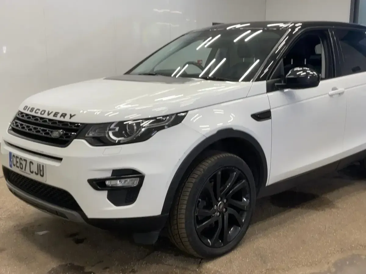Used Land Rover Discovery Sport HSE 180 HP (132 kW) 2017 White SUV