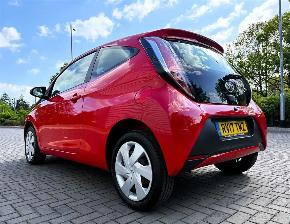 Used Toyota Aygo X-play 68 HP (50 kW) 2017 Red Hatchback