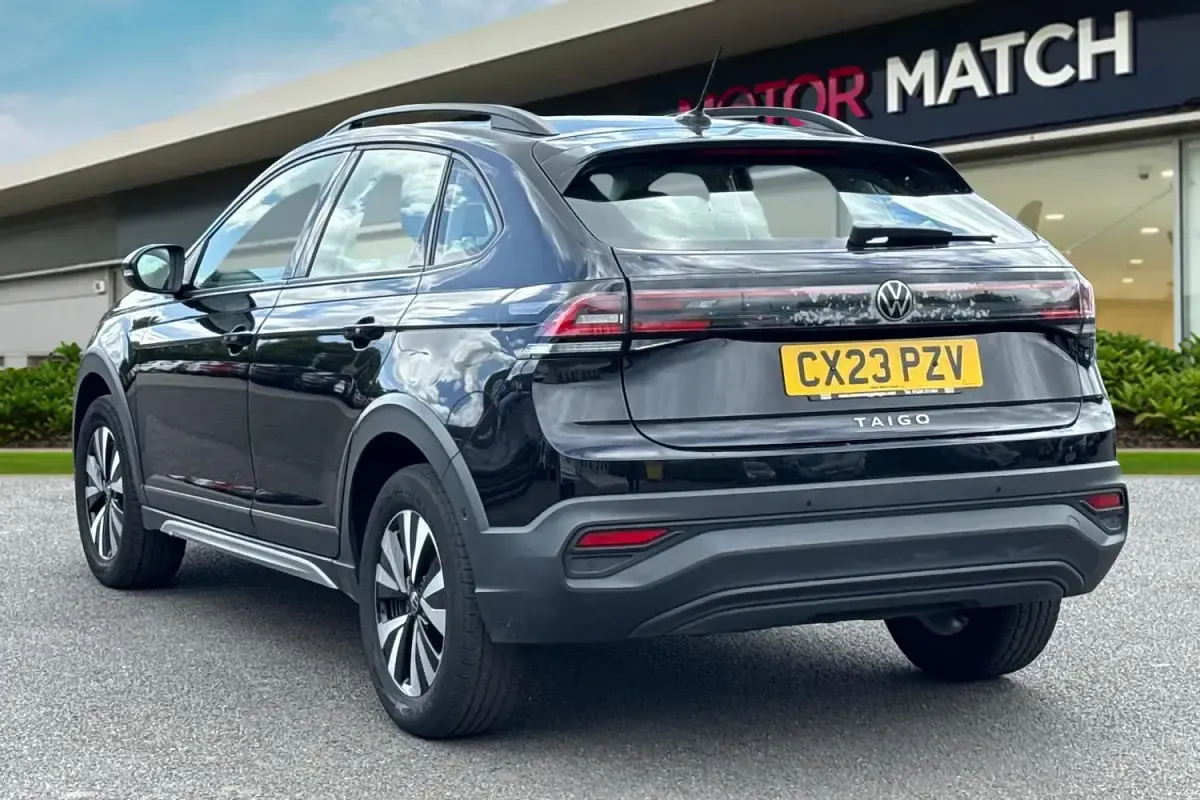 Begagnad VW Taigo S 2023 Svart SUV