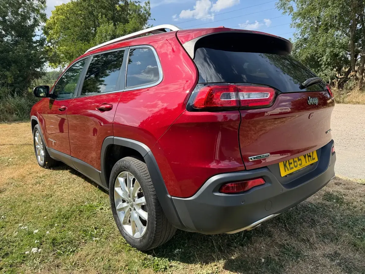 Used Jeep Cherokee Limited 140 HP (102 kW) 2015 Red SUV
