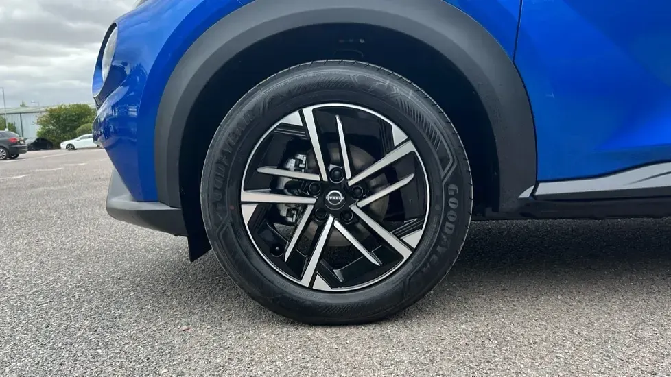 New Nissan Juke N-Connecta 143 HP (105 kW) 2026 Special metallic  magnetic blue SUV