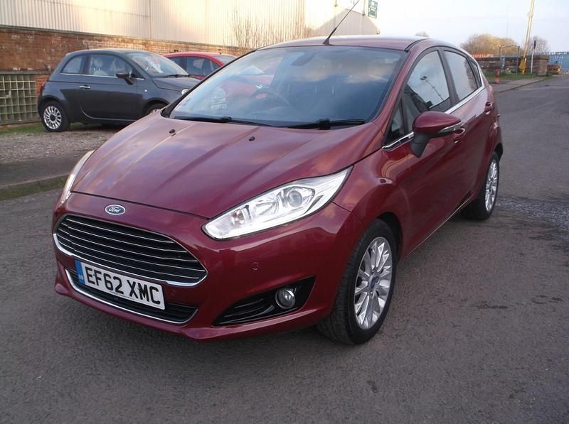 Usado Ford Fiesta Titanium X 95 HP (69 kW) 2012 Vermelho Citadino